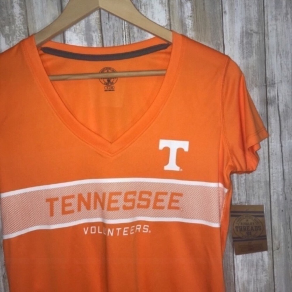 Tennessee Volunteers Women’s Small Orange V Neck Tee NCAA Vols Shirt NWT - Picture 2 of 5